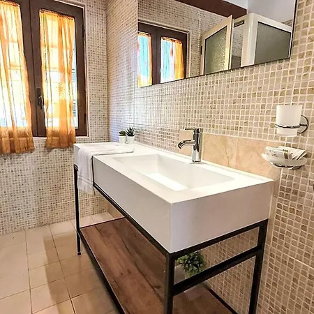 'panorama' Mit Infinity-pool By Interhome Nyaraló